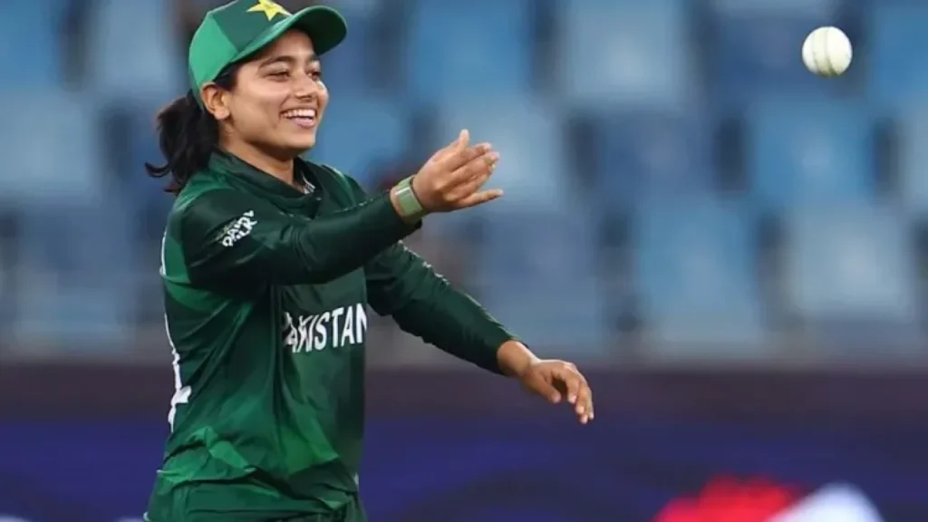 Fatima Sana leading the Pakistan women’s cricket team in a match.