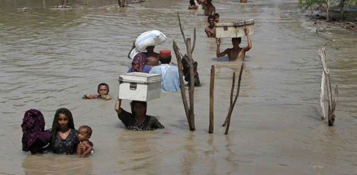 Aerial view of Sindh flood preparations with officials and equipment.