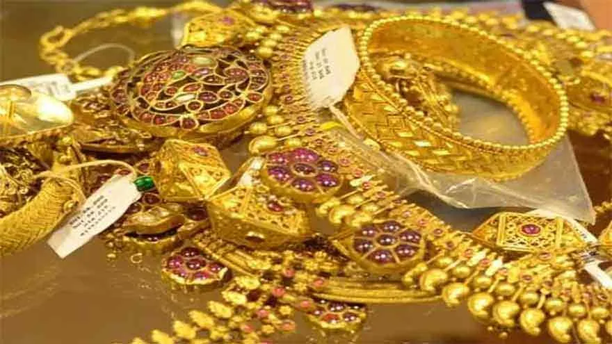 International Slide Pulls Down Pakistan Gold Prices