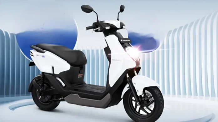 honda-icon-e-thumbnail Honda ICON e: electric scooter on road in Pakistan city