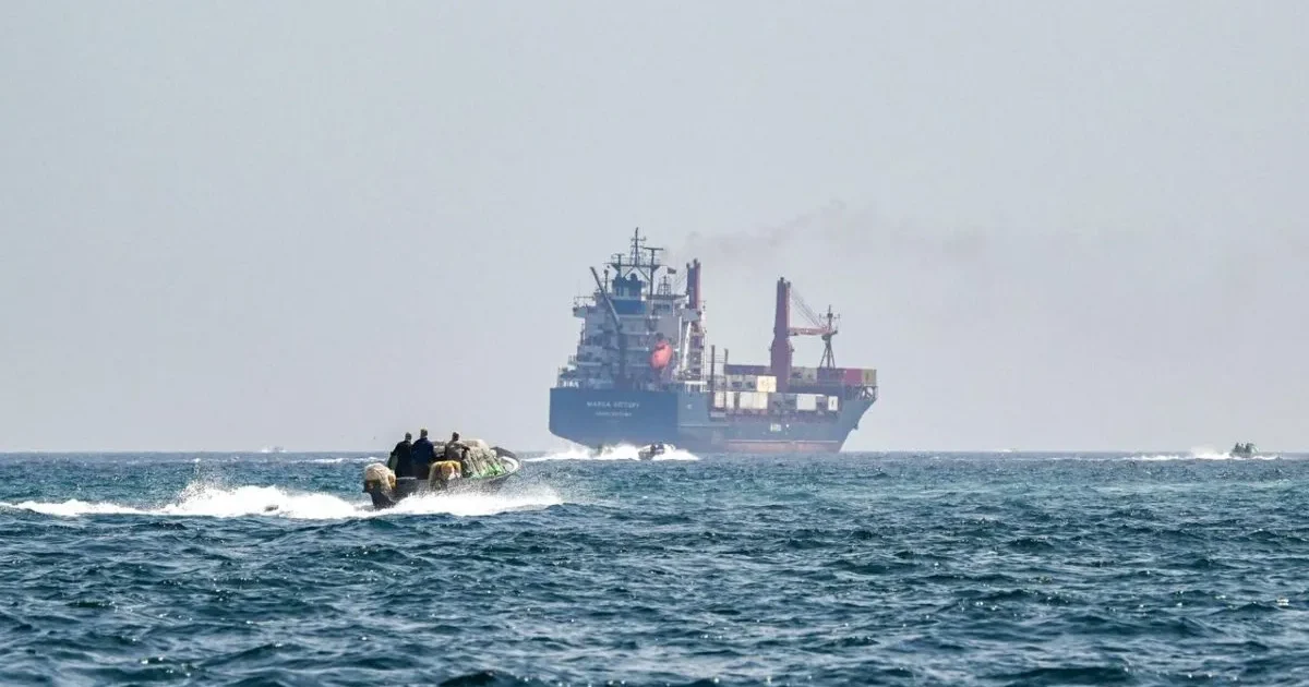 Iran Central Bank Confirms First Fees Collected for Strait of Hormuz Ship Passages